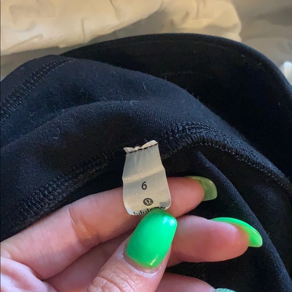 Black high waisted lululemon leggings with design - Picture 5 of 5